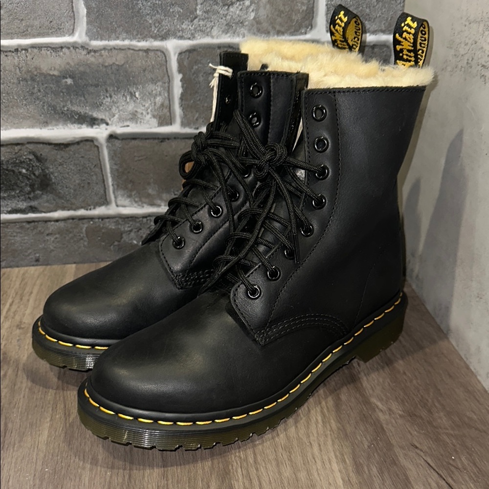 Dr. Martens 1460 Serena lace up Boots, women’s size US 9